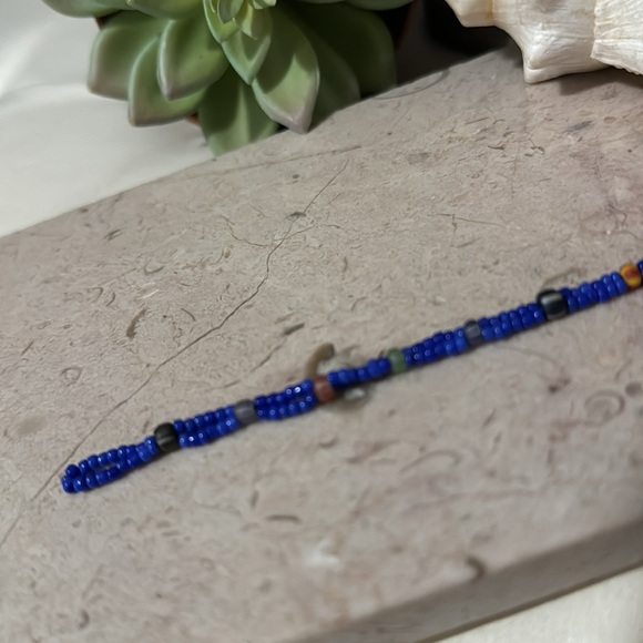 Free-New Handmade Bracelet-Seed Beads in Blue-Vintage Glass Bead Closure - Picture 8 of 12